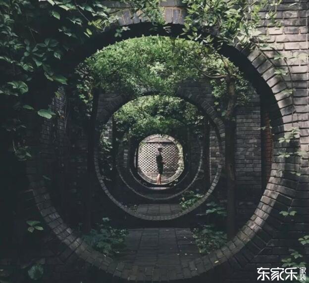 新砌墻體錯縫拼接,預(yù)留空隙,均勻受力